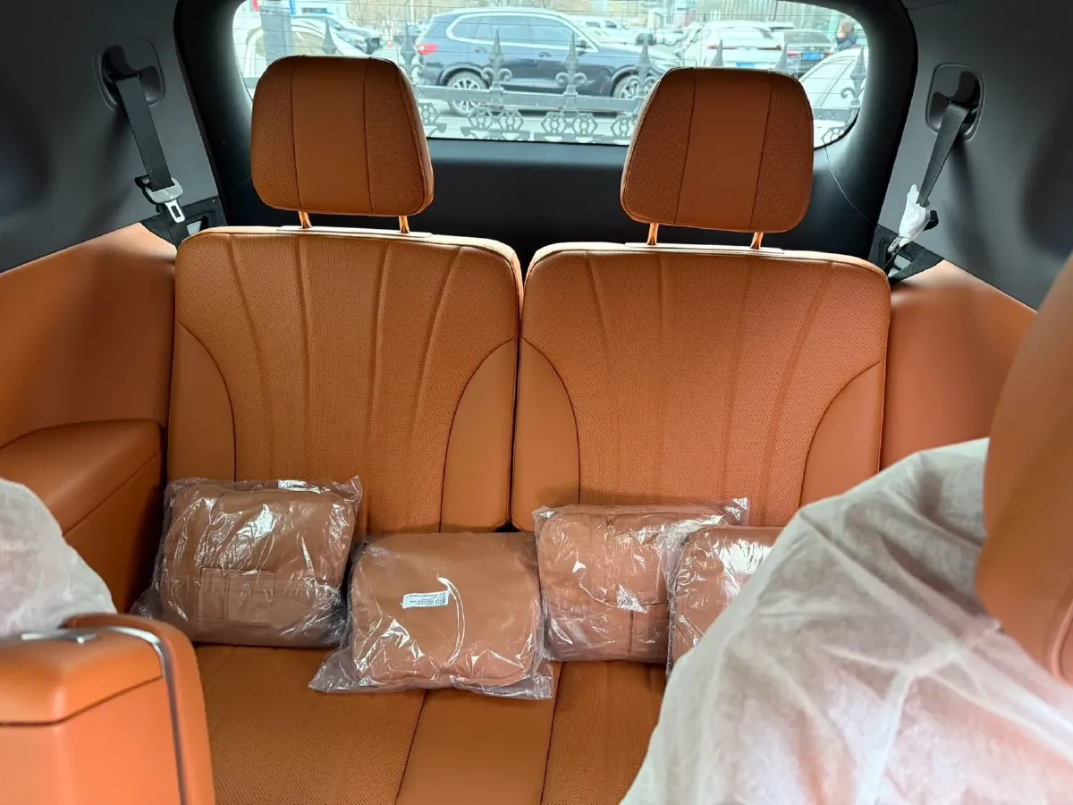 2025 AITO AITO M8 REEV 160HP REEV 53.4KWH,autocango,china used car exporter,china ev exporter,chinese used car exporter,chinese used ev exporter