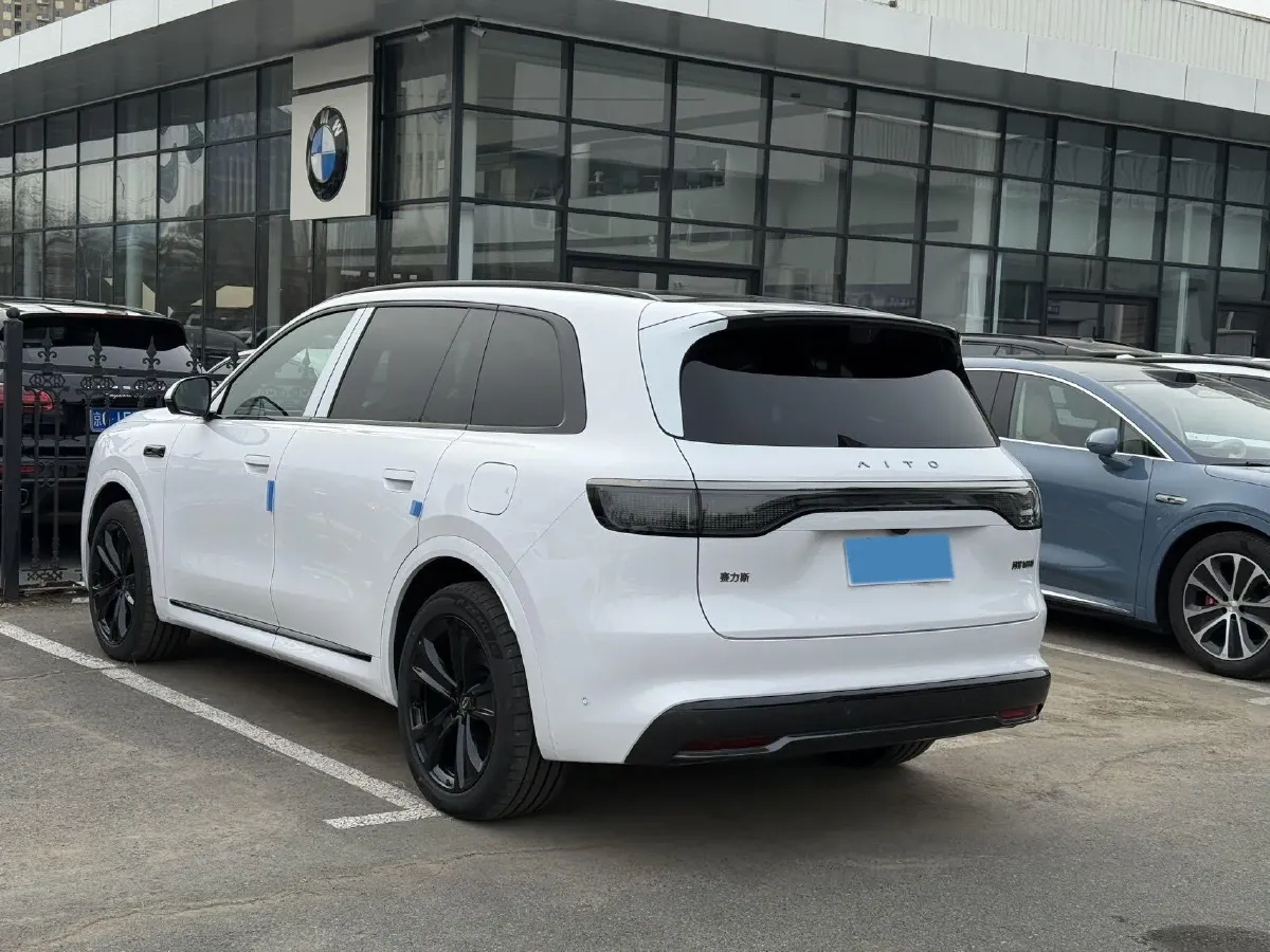 2025 AITO AITO M8 REEV 160HP REEV 53.4KWH,autocango,china used car exporter,china ev exporter,chinese used car exporter,chinese used ev exporter