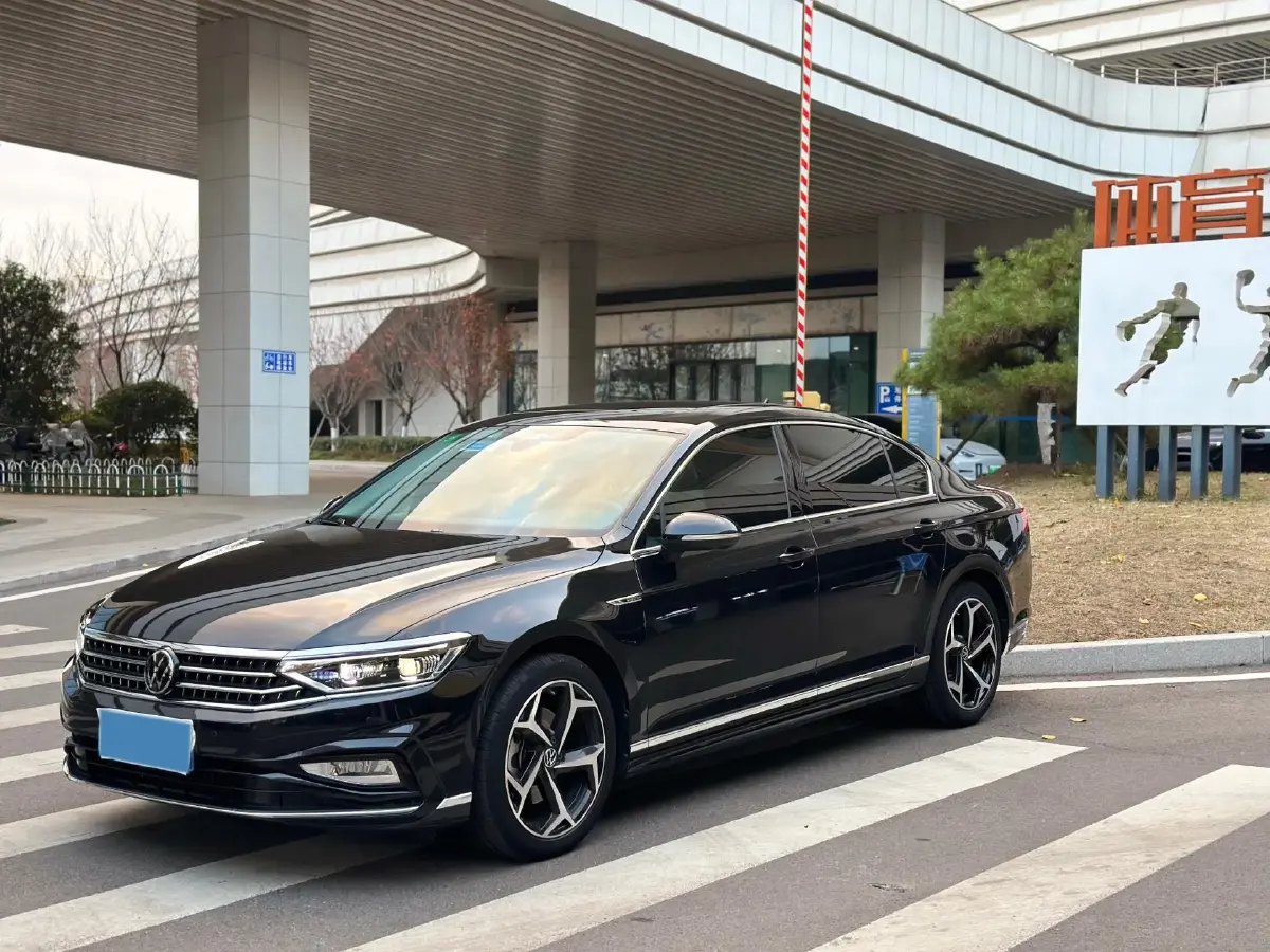 2023 Volkswagen Magotan 2.0T 220HP L4 7DCT