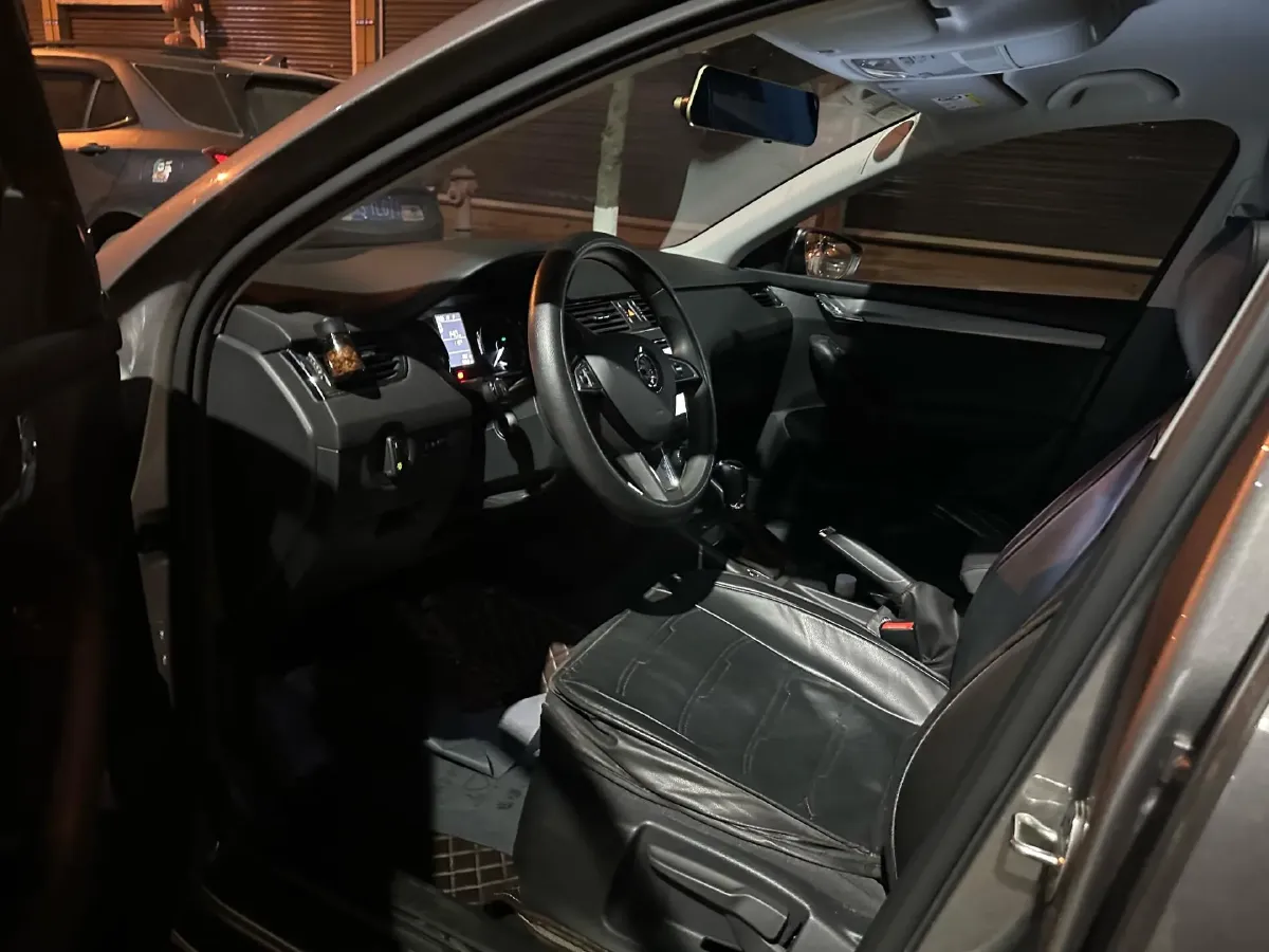 2020 Skoda Octavia 1.5L 113HP L4 6AT,autocango,china used car exporter,china ev exporter,chinese used car exporter,chinese used ev exporter