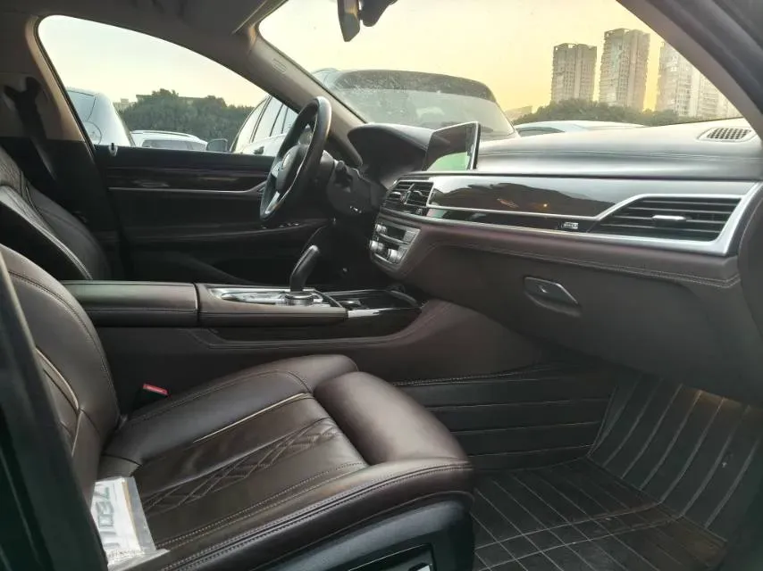 2021 BMW 7 Series 2.0T 265HP L4 8AT,autocango,china used car exporter,china ev exporter,chinese used car exporter,chinese used ev exporter