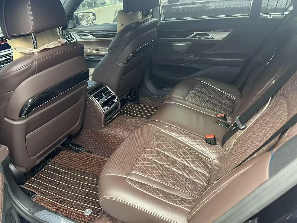 2021 BMW 7 Series 3.0T 340HP L6 8AT,autocango,china used car exporter,china ev exporter,chinese used car exporter,chinese used ev exporter