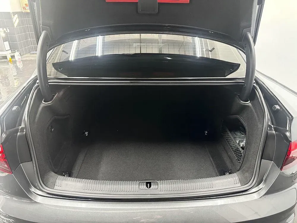 2023 Audi A4L 2.0T 190HP L4 7DCT,autocango,china used car exporter,china ev exporter,chinese used car exporter,chinese used ev exporter