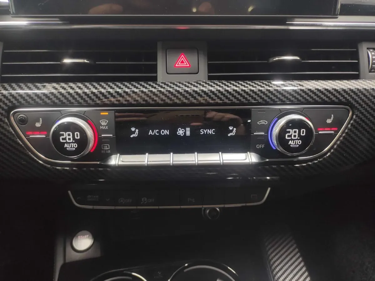 2023 Audi A4L 2.0T 190HP L4 7DCT,autocango,china used car exporter,china ev exporter,chinese used car exporter,chinese used ev exporter