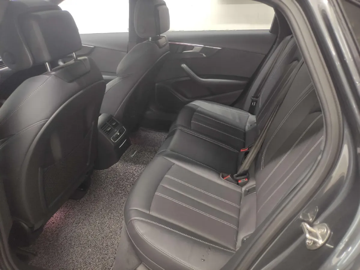 2023 Audi A4L 2.0T 190HP L4 7DCT,autocango,china used car exporter,china ev exporter,chinese used car exporter,chinese used ev exporter