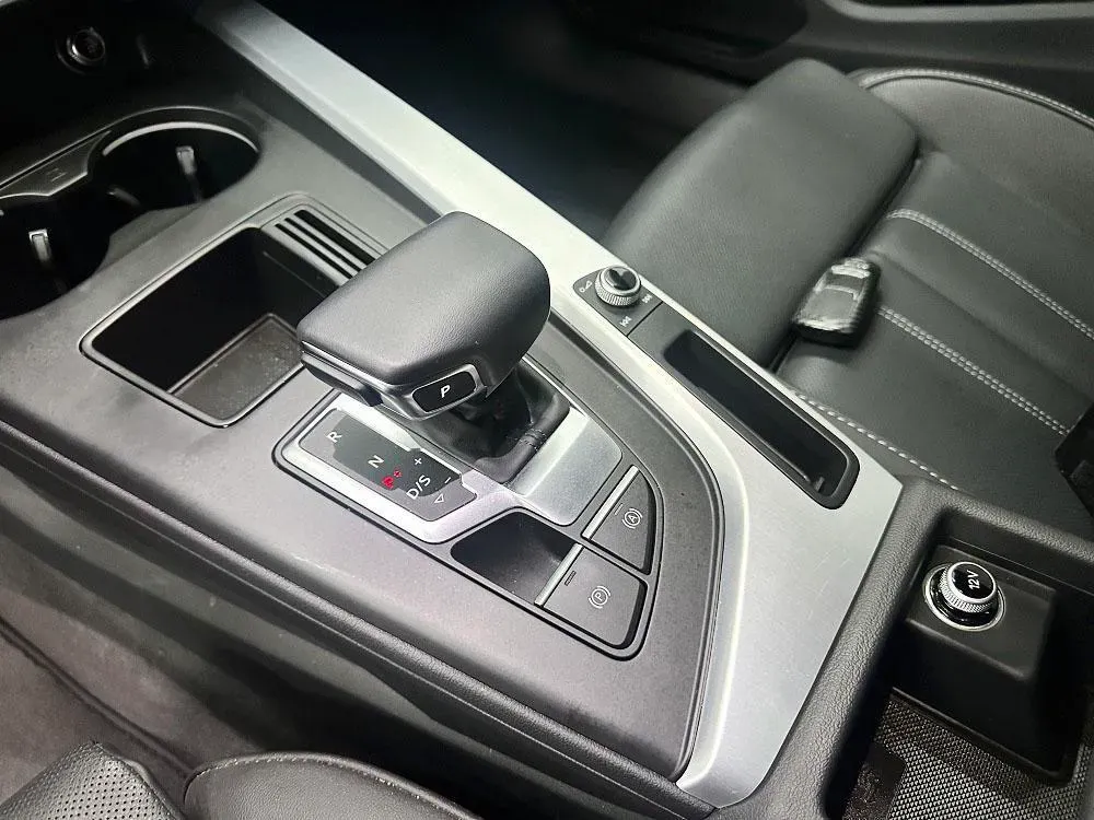 2023 Audi A4L 2.0T 190HP L4 7DCT,autocango,china used car exporter,china ev exporter,chinese used car exporter,chinese used ev exporter