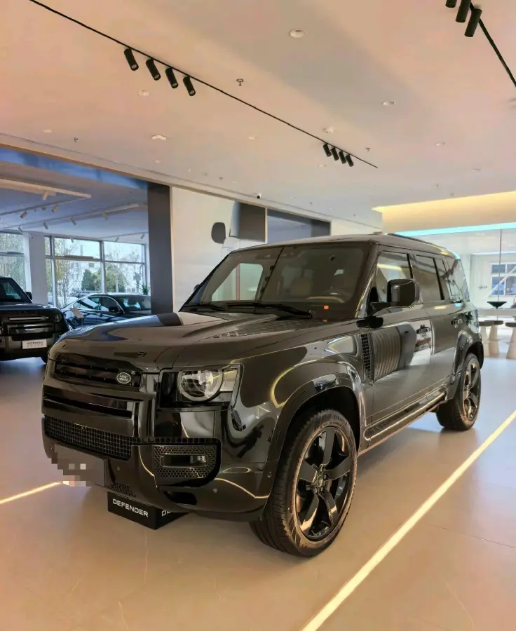 2025 Land Rover Defender 3.0T 400HP L6 8AT
