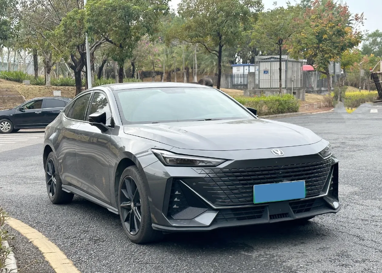 2023 ChangAn UNI-V iDD 1.5T 170HP L4 6TCT PHEV 18.4KWH,autocango,china used car exporter,china ev exporter,chinese used car exporter,chinese used ev exporter