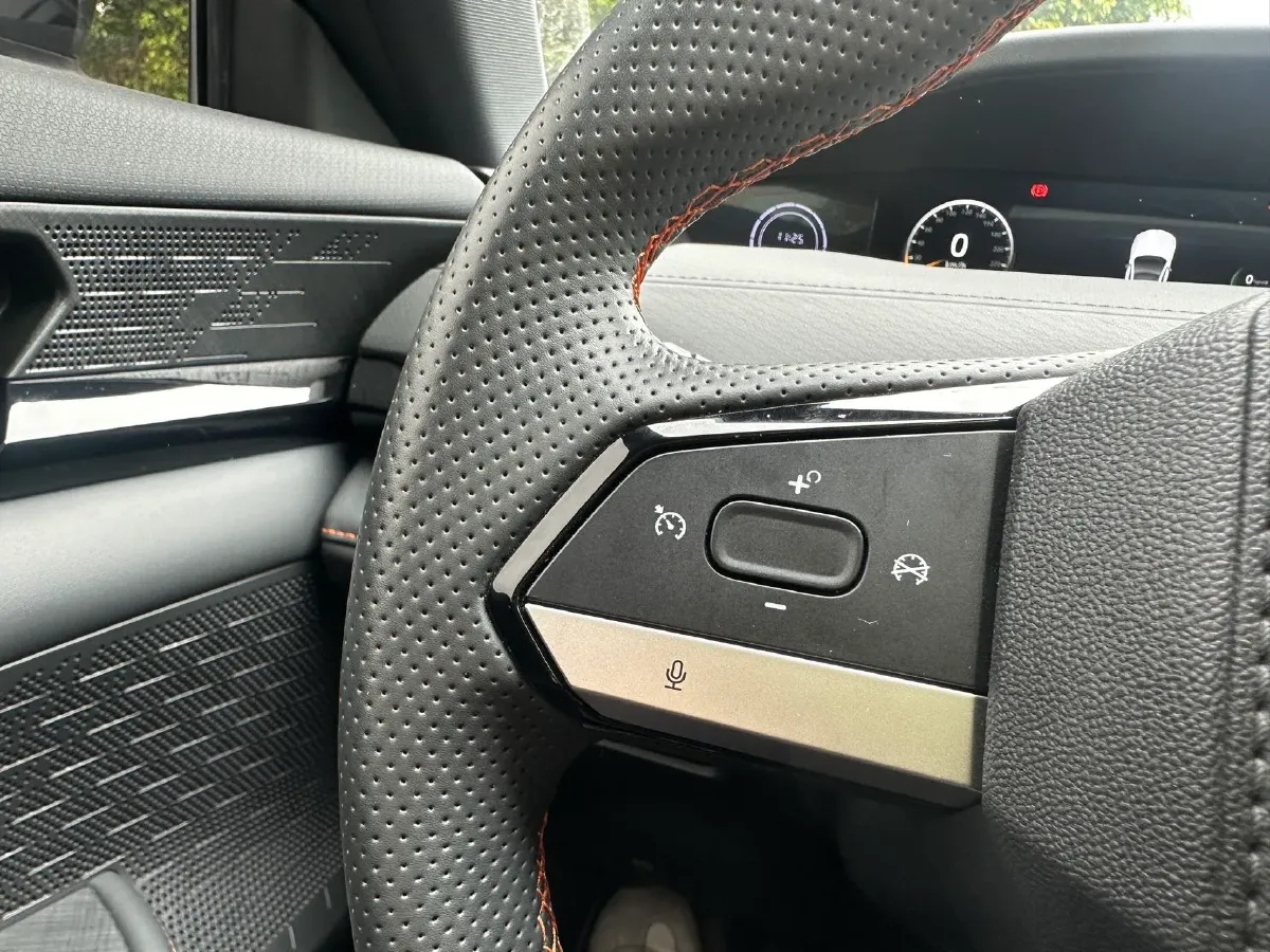 2023 ChangAn UNI-V iDD 1.5T 170HP L4 6TCT PHEV 18.4KWH,autocango,china used car exporter,china ev exporter,chinese used car exporter,chinese used ev exporter