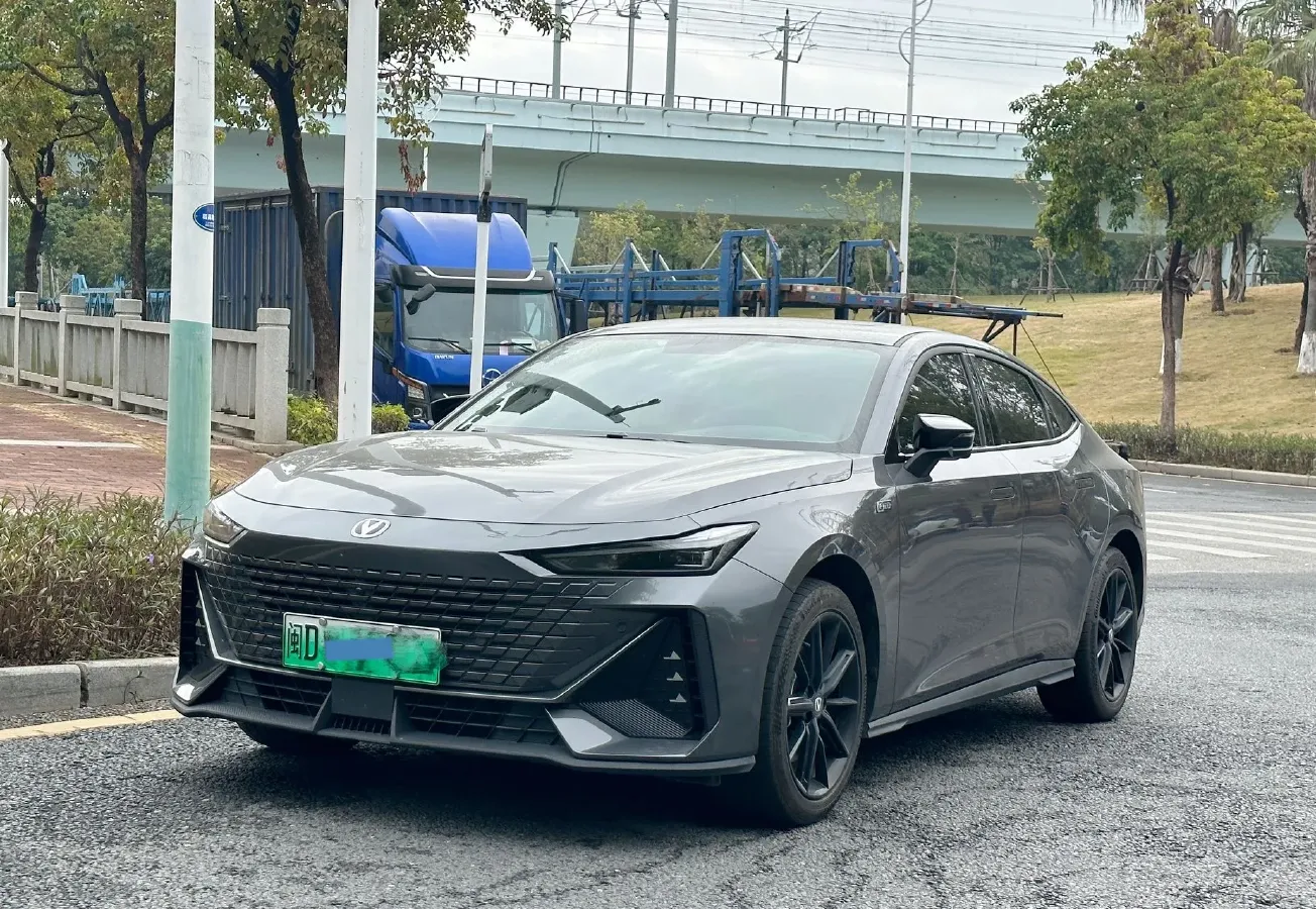 2023 ChangAn UNI-V iDD 1.5T 170HP L4 6TCT PHEV 18.4KWH,autocango,china used car exporter,china ev exporter,chinese used car exporter,chinese used ev exporter