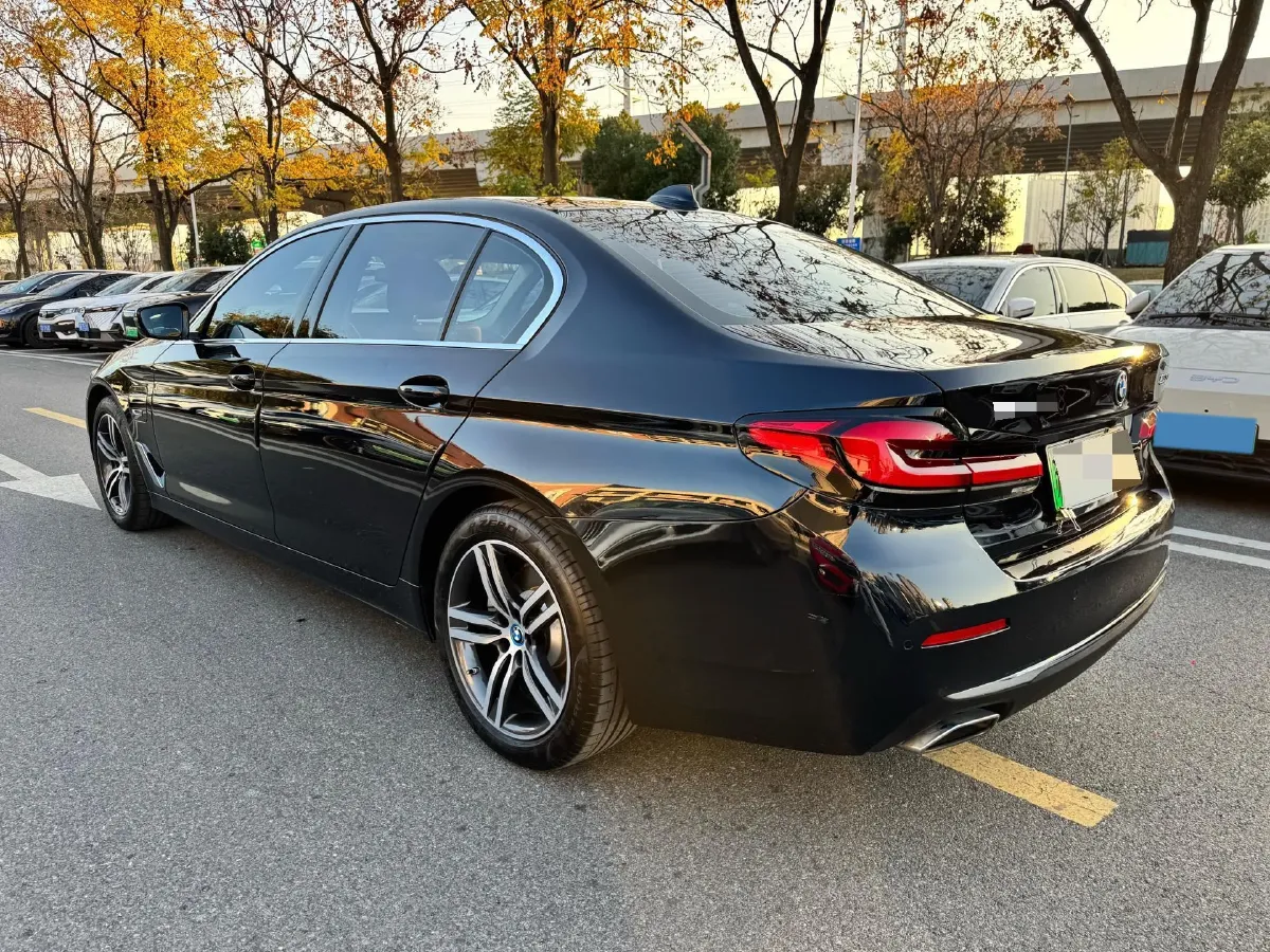 2022 BMW 5 Series 2.0T 184HP L4 8AT PHEV 17.7KWH,autocango,china used car exporter,china ev exporter,chinese used car exporter,chinese used ev exporter
