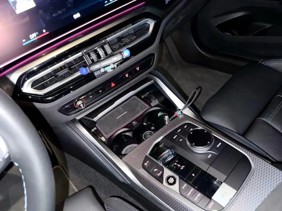 2024 BMW 3.0T 333HP L6 8AT,autocango,china used car exporter,china ev exporter,chinese used car exporter,chinese used ev exporter