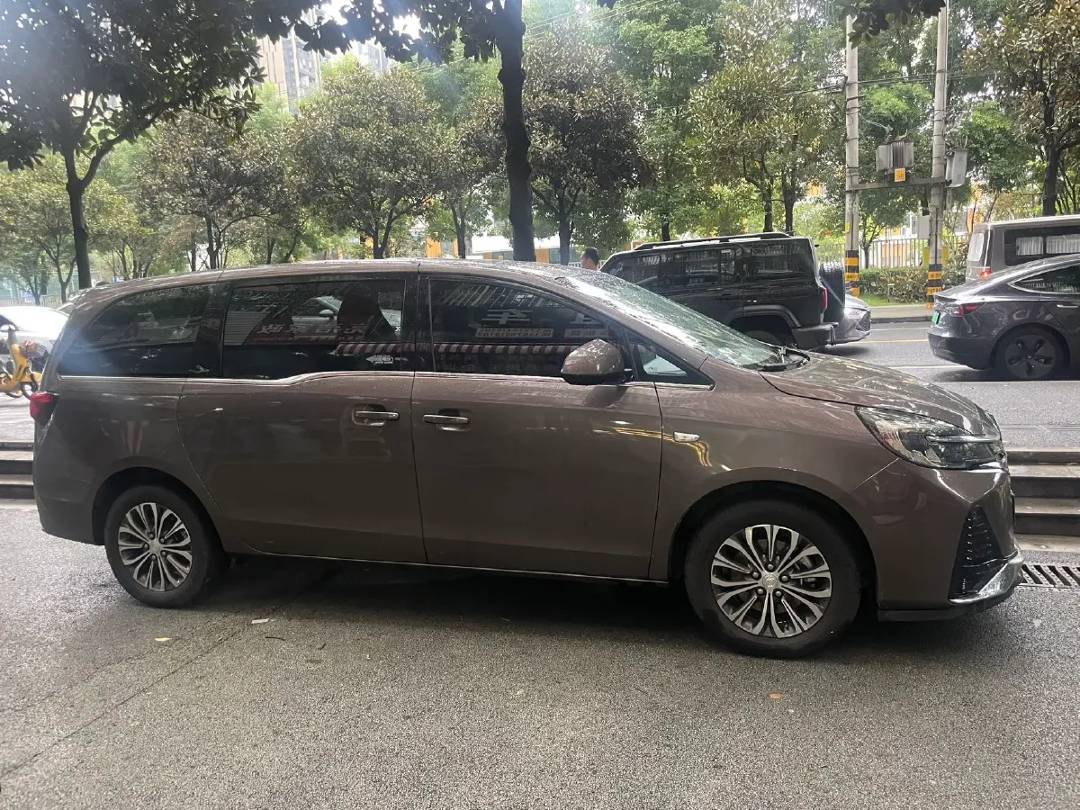 2022 Buick GL8 2.0T 237HP L4 9AT,autocango,china used car exporter,china ev exporter,chinese used car exporter,chinese used ev exporter