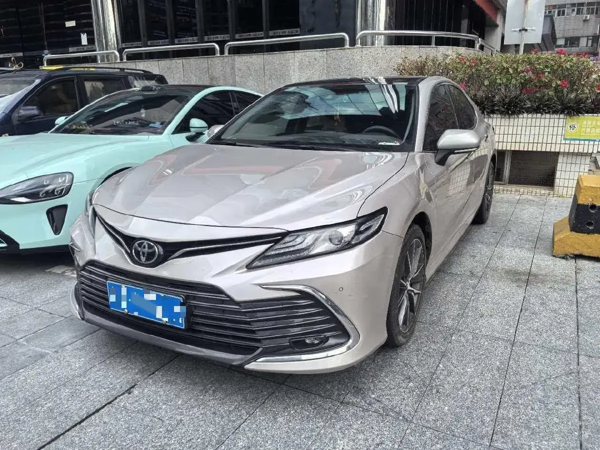2021 Toyota Camry 2.5L 209HP L4 8AT