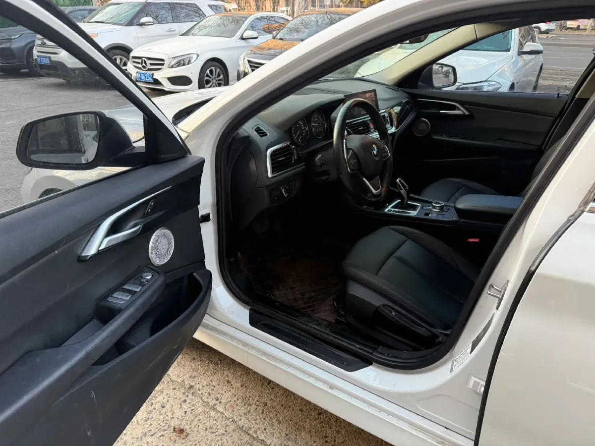 2022 BMW 1 Series 1.5T 140HP L3 7DCT,autocango,china used car exporter,china ev exporter,chinese used car exporter,chinese used ev exporter