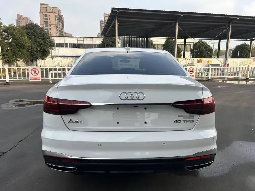 2024 Audi A4L 2.0T 190HP L4 7DCT,autocango,china used car exporter,china ev exporter,chinese used car exporter,chinese used ev exporter