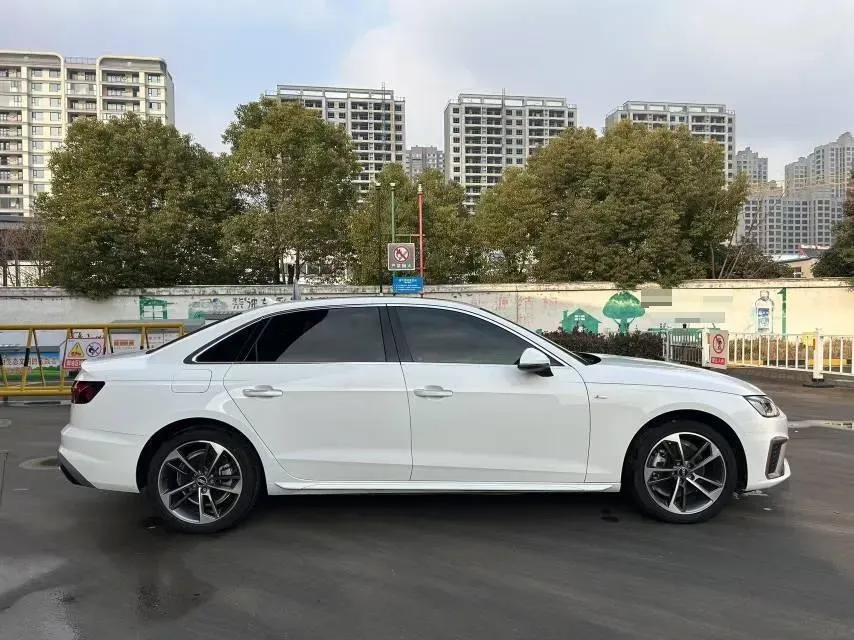 2024 Audi A4L 2.0T 190HP L4 7DCT,autocango,china used car exporter,china ev exporter,chinese used car exporter,chinese used ev exporter