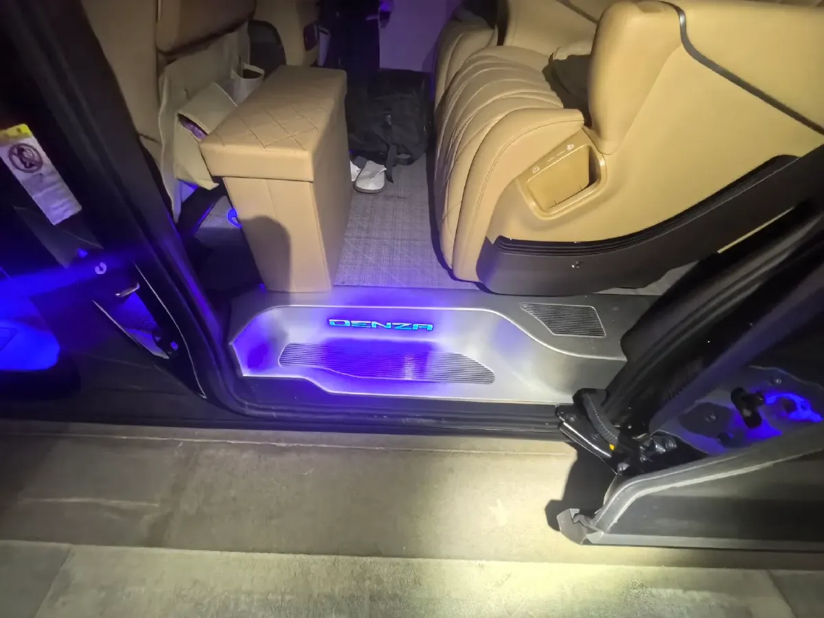 2025 Denza D9 1.5T 156HP L4 E-CVT PHEV 40KWH,autocango,china used car exporter,china ev exporter,chinese used car exporter,chinese used ev exporter