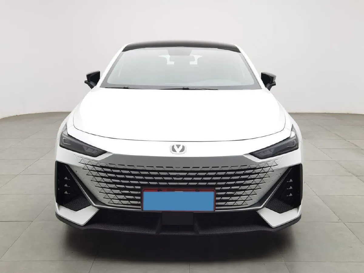 2022 ChangAn UNI-V 1.5T 188HP L4 7DCT,autocango,china used car exporter,china ev exporter,chinese used car exporter,chinese used ev exporter