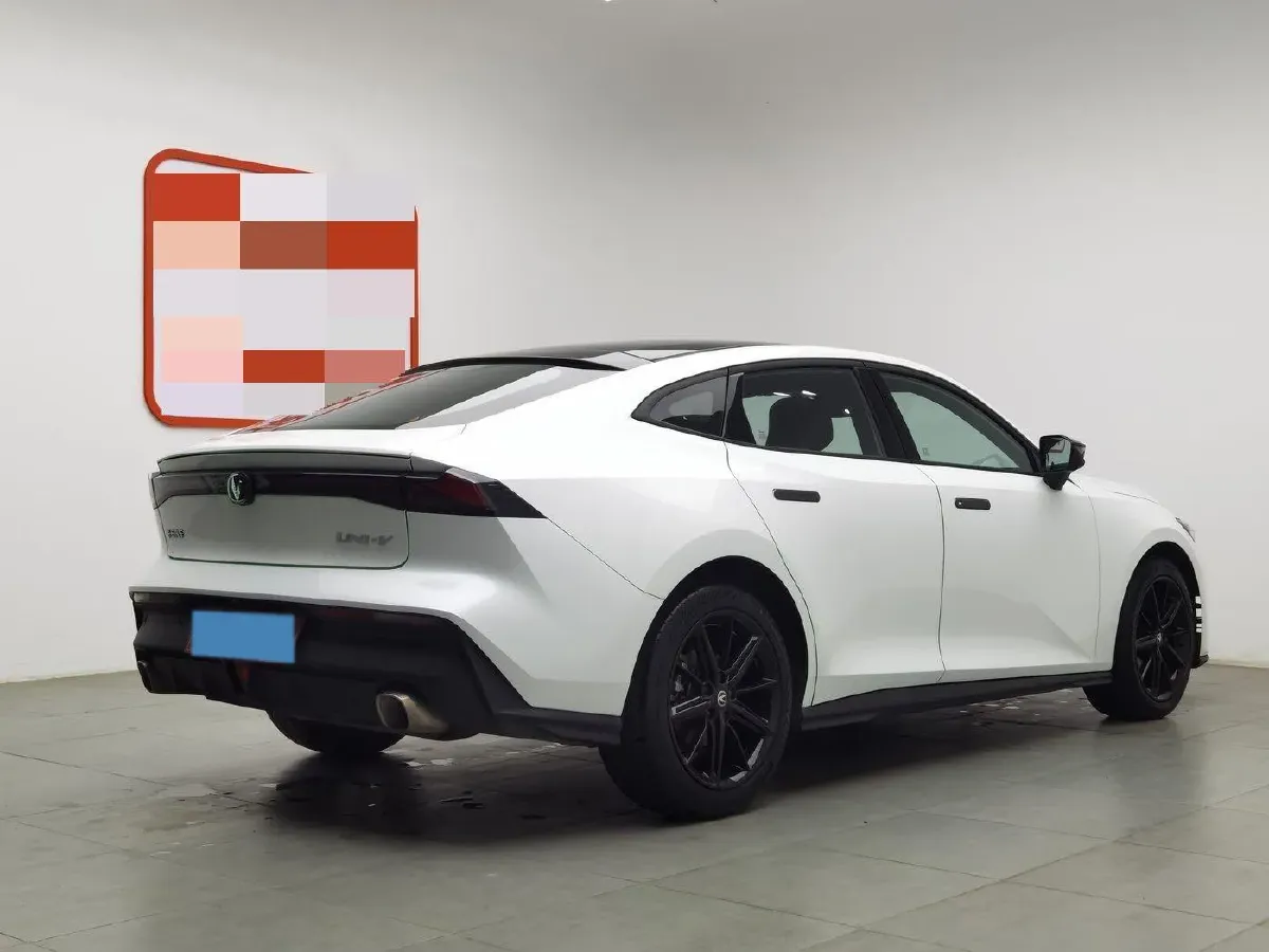 2022 ChangAn UNI-V 1.5T 188HP L4 7DCT,autocango,china used car exporter,china ev exporter,chinese used car exporter,chinese used ev exporter