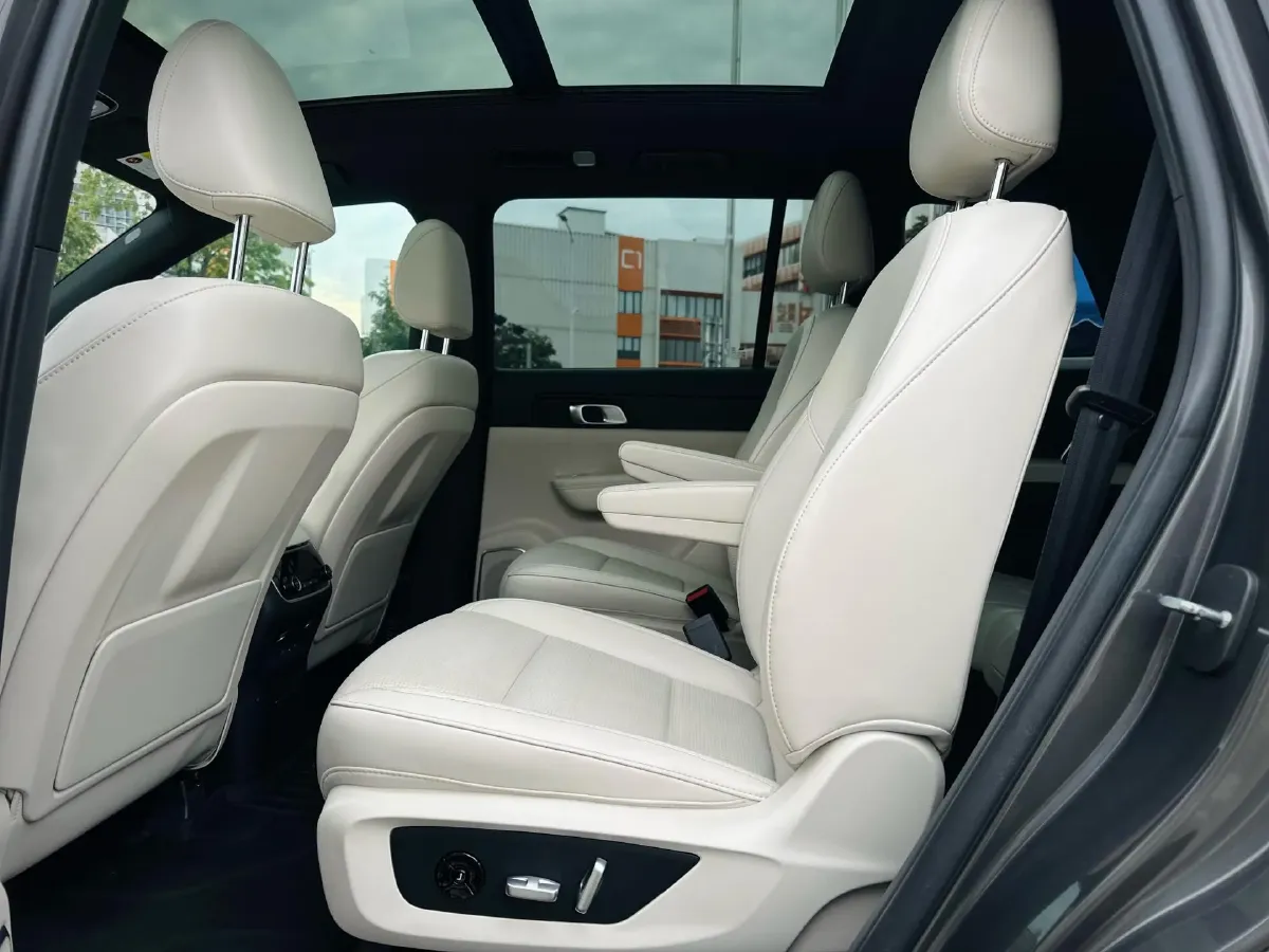 2021 Li ONE Range Extended 131HP REEV 40.5KWH,autocango,china used car exporter,china ev exporter,chinese used car exporter,chinese used ev exporter