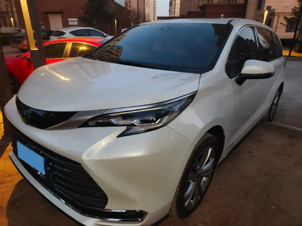 2023 Toyota Sienna 2.5L 189HP L4 E-CVT Hybrid