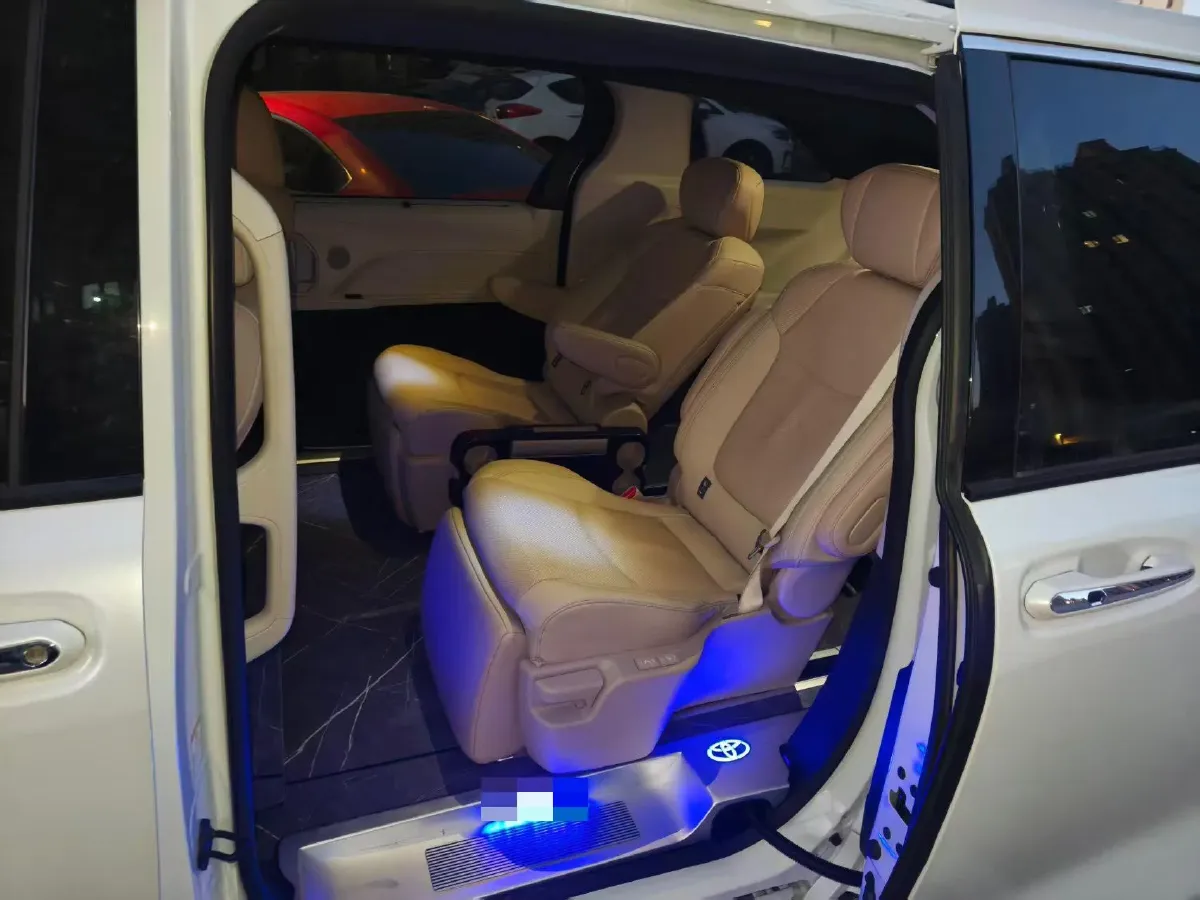 2023 Toyota Sienna 2.5L 189HP L4 E-CVT Hybrid,autocango,china used car exporter,china ev exporter,chinese used car exporter,chinese used ev exporter