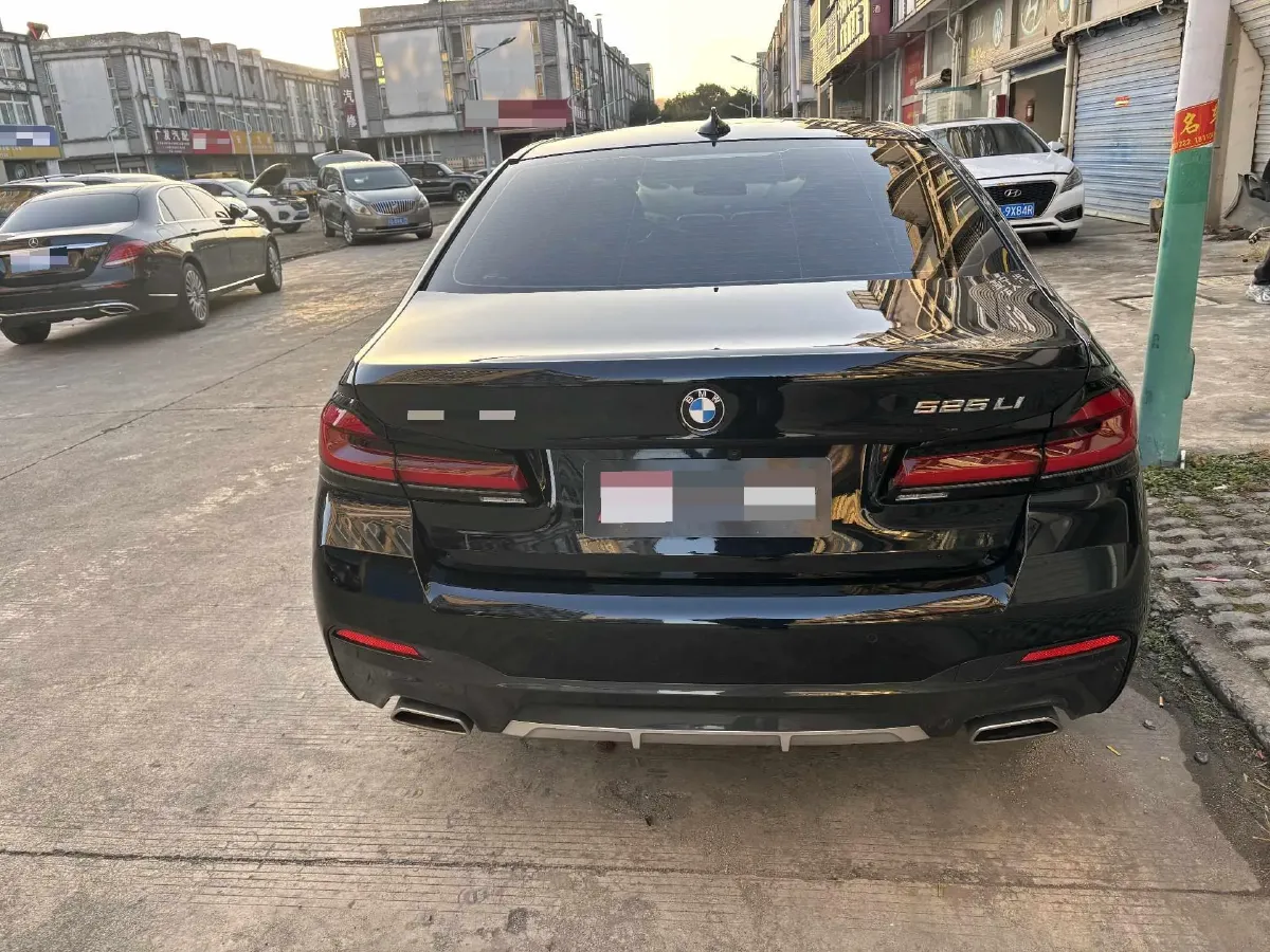 2022 BMW 5 Series 2.0T 184HP L4 8AT,autocango,china used car exporter,china ev exporter,chinese used car exporter,chinese used ev exporter