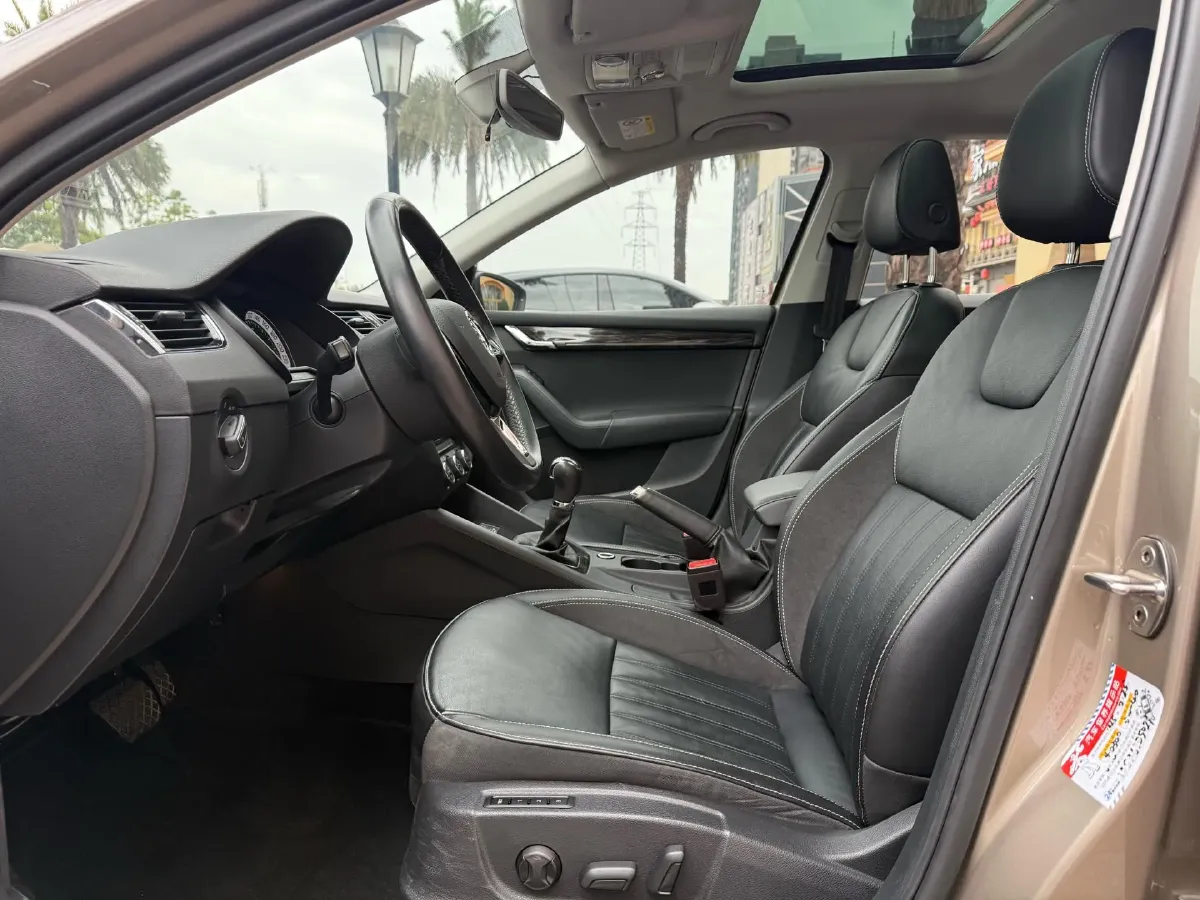 2019 Skoda Octavia 1.4T 150HP L4 7DCT,autocango,china used car exporter,china ev exporter,chinese used car exporter,chinese used ev exporter