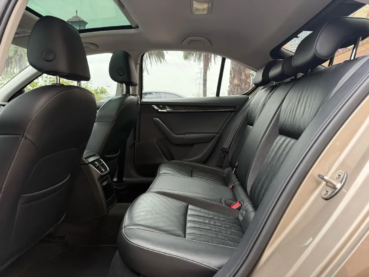 2019 Skoda Octavia 1.4T 150HP L4 7DCT,autocango,china used car exporter,china ev exporter,chinese used car exporter,chinese used ev exporter