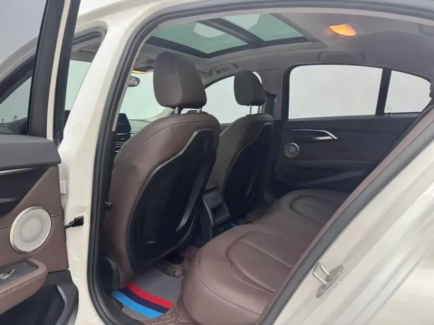 2022 BMW 1 Series 1.5T 140HP L3 7DCT,autocango,china used car exporter,china ev exporter,chinese used car exporter,chinese used ev exporter