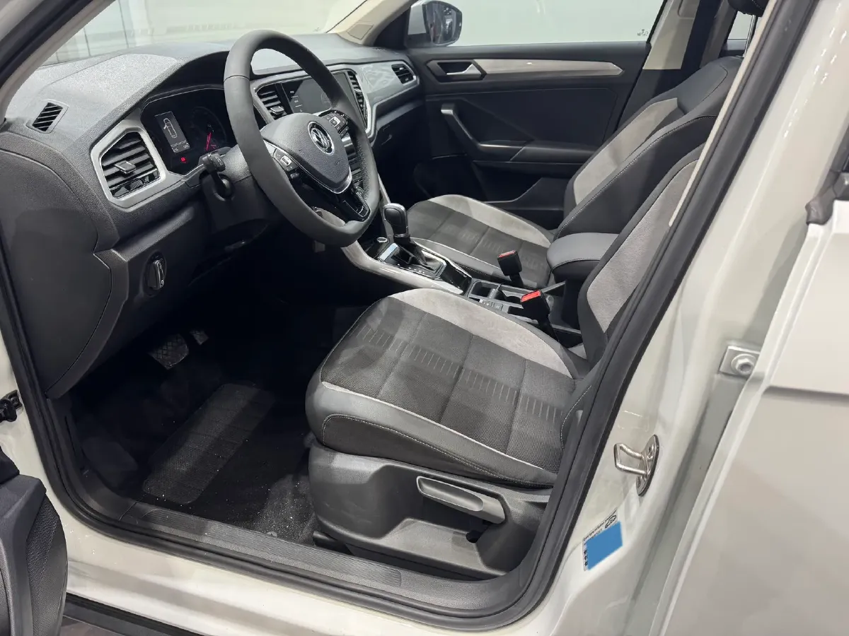 2021 Volkswagen T-Roc 1.4T 150HP L4 7DCT,autocango,china used car exporter,china ev exporter,chinese used car exporter,chinese used ev exporter