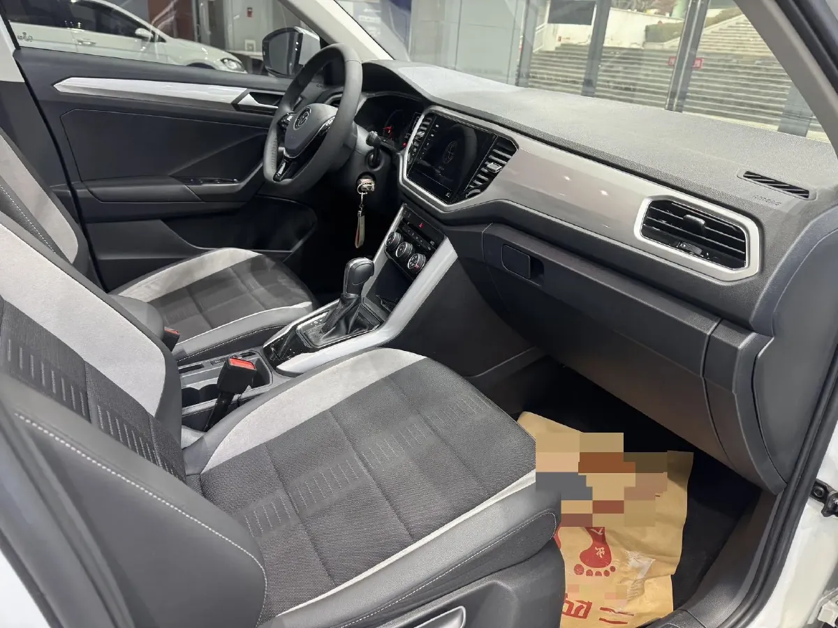 2021 Volkswagen T-Roc 1.4T 150HP L4 7DCT,autocango,china used car exporter,china ev exporter,chinese used car exporter,chinese used ev exporter