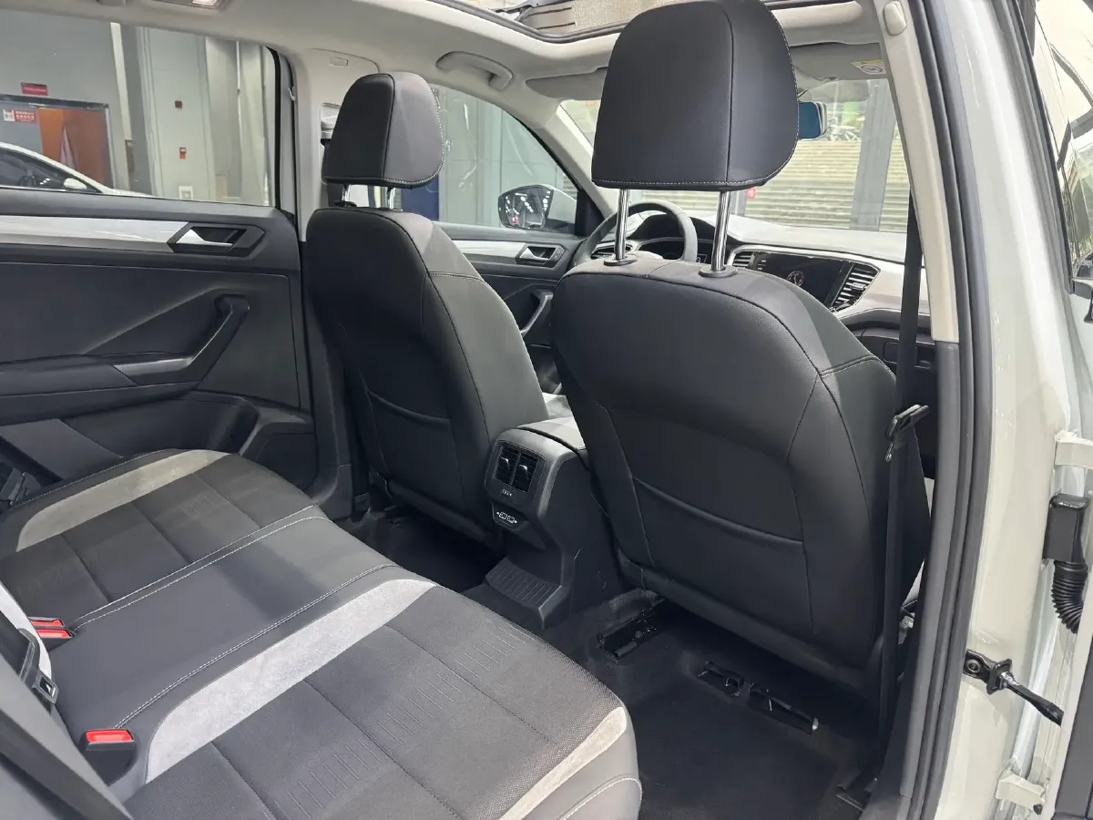 2021 Volkswagen T-Roc 1.4T 150HP L4 7DCT,autocango,china used car exporter,china ev exporter,chinese used car exporter,chinese used ev exporter