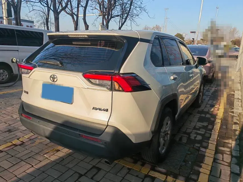 2023 Toyota RAV4 2.0L 171HP L4 CVT,autocango,china used car exporter,china ev exporter,chinese used car exporter,chinese used ev exporter