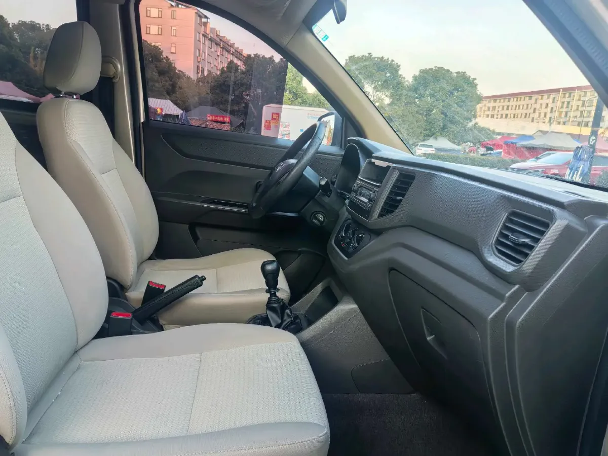 2019 WuLing HongGuang V 1.5L 99HP L4 6MT,autocango,china used car exporter,china ev exporter,chinese used car exporter,chinese used ev exporter