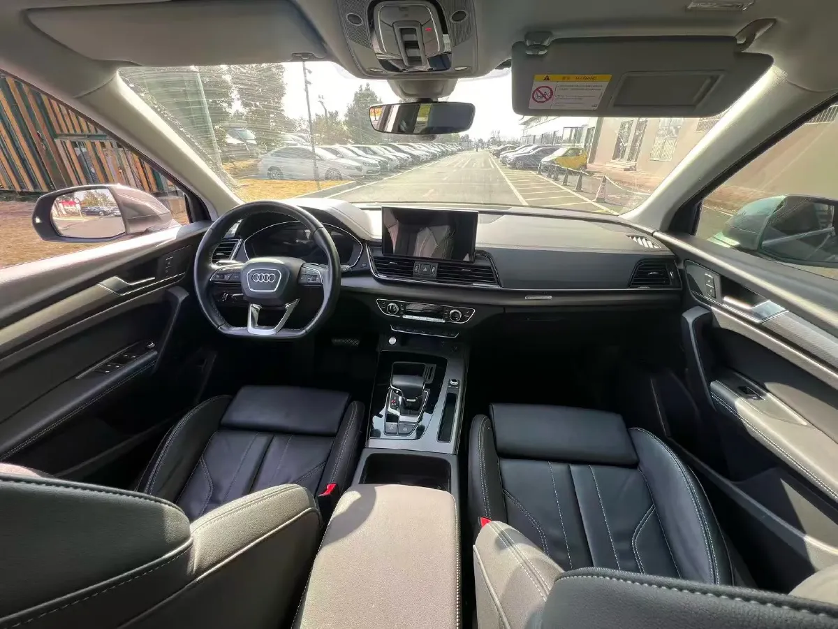 2022 Audi Q5L 2.0T 190HP L4 7DCT,autocango,china used car exporter,china ev exporter,chinese used car exporter,chinese used ev exporter