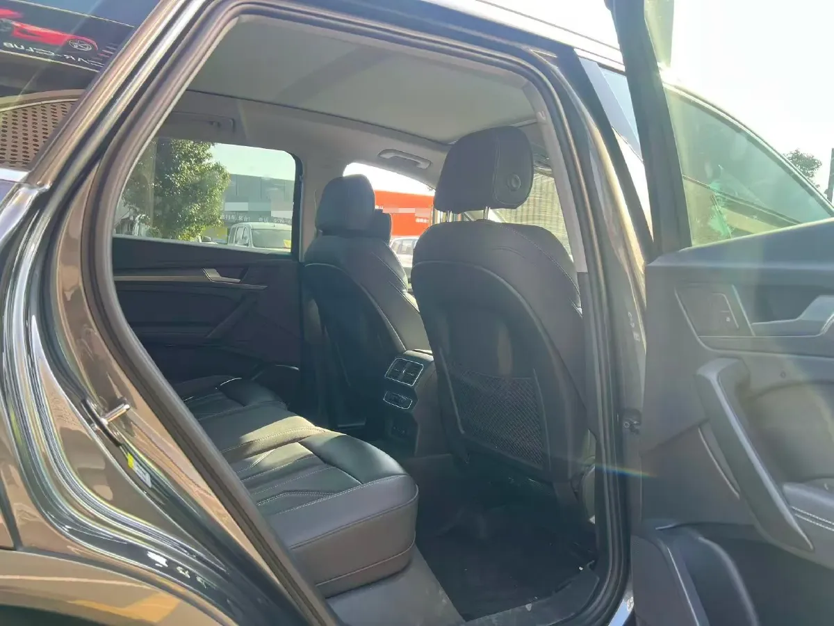 2022 Audi Q5L 2.0T 190HP L4 7DCT,autocango,china used car exporter,china ev exporter,chinese used car exporter,chinese used ev exporter