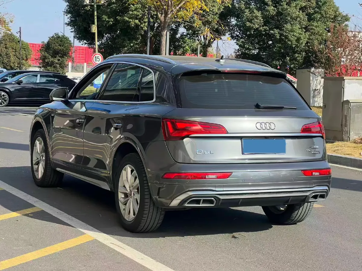 2022 Audi Q5L 2.0T 190HP L4 7DCT,autocango,china used car exporter,china ev exporter,chinese used car exporter,chinese used ev exporter