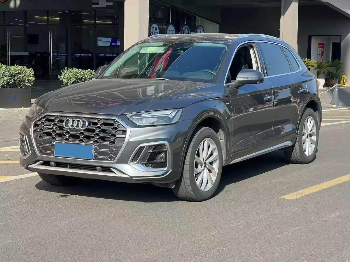 2022 Audi Q5L 2.0T 190HP L4 7DCT,autocango,china used car exporter,china ev exporter,chinese used car exporter,chinese used ev exporter
