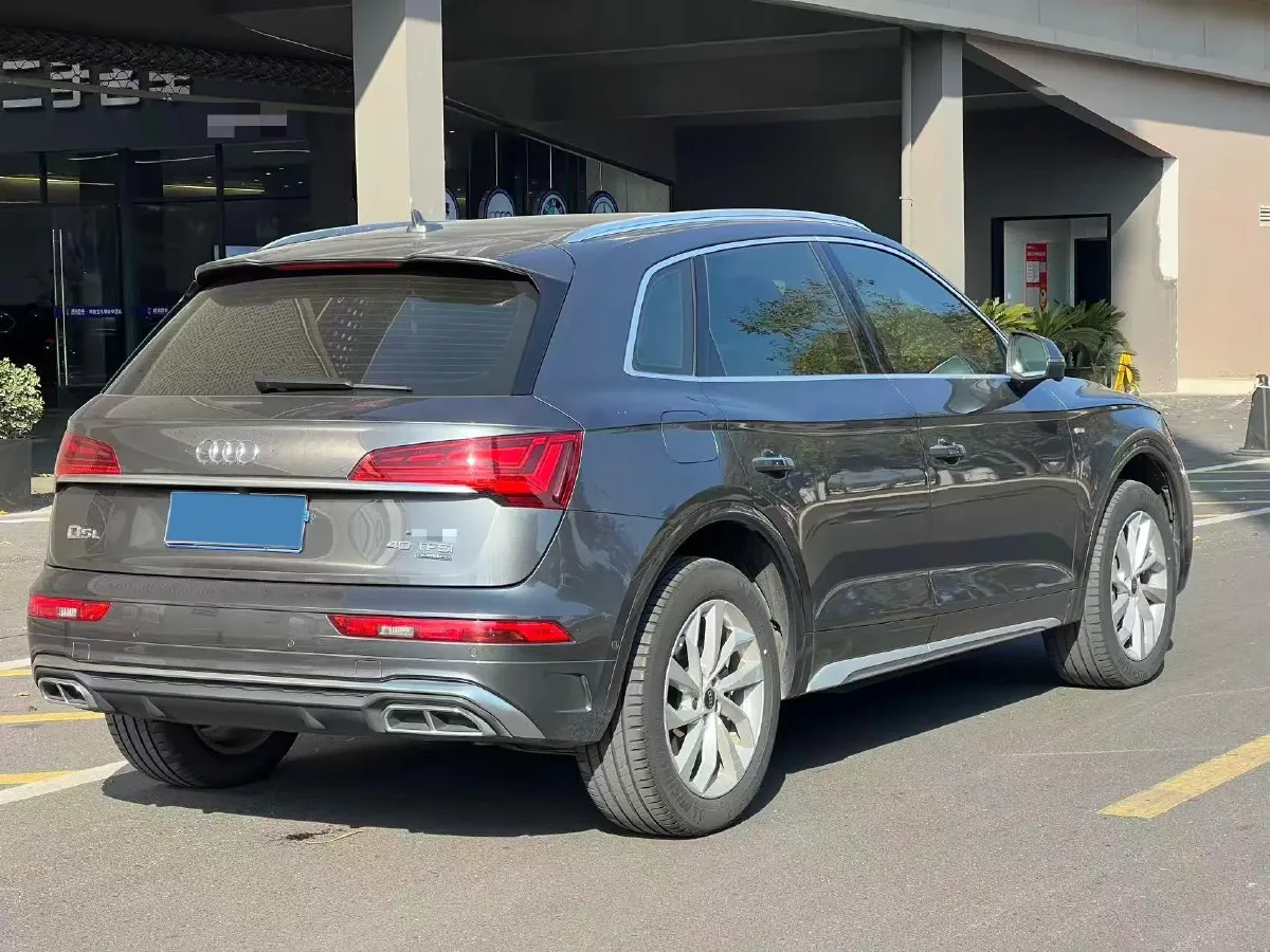 2022 Audi Q5L 2.0T 190HP L4 7DCT,autocango,china used car exporter,china ev exporter,chinese used car exporter,chinese used ev exporter