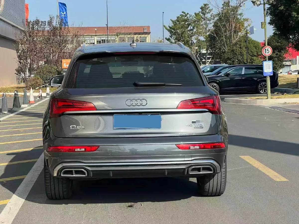 2022 Audi Q5L 2.0T 190HP L4 7DCT,autocango,china used car exporter,china ev exporter,chinese used car exporter,chinese used ev exporter