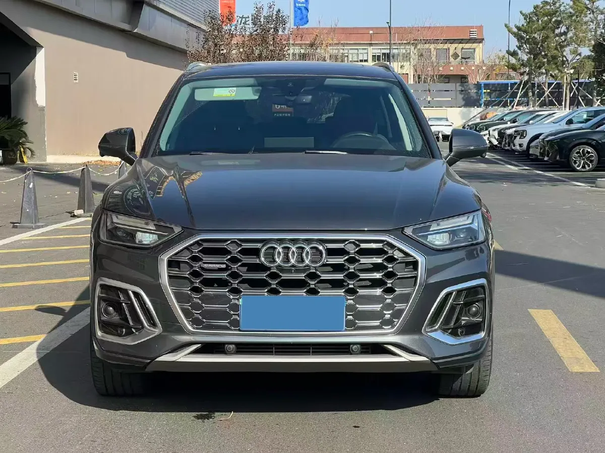 2022 Audi Q5L 2.0T 190HP L4 7DCT,autocango,china used car exporter,china ev exporter,chinese used car exporter,chinese used ev exporter