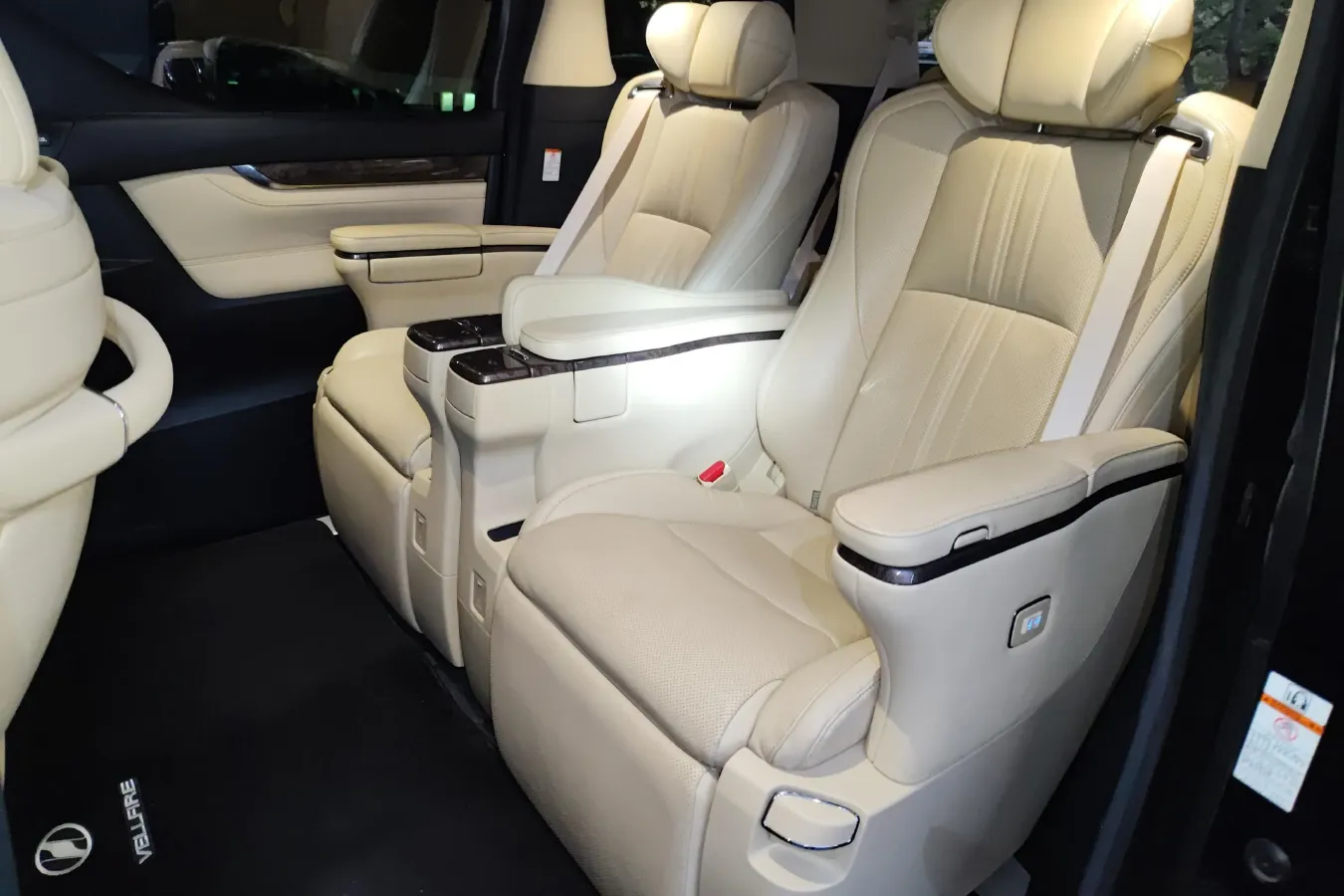 2021 Toyota Vellfire 2.5L 117HP L4 E-CVT Hybrid,autocango,china used car exporter,china ev exporter,chinese used car exporter,chinese used ev exporter