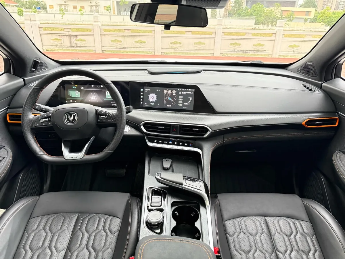 2022 ChangAn UNI-T 1.5T 188HP L4 7DCT,autocango,china used car exporter,china ev exporter,chinese used car exporter,chinese used ev exporter