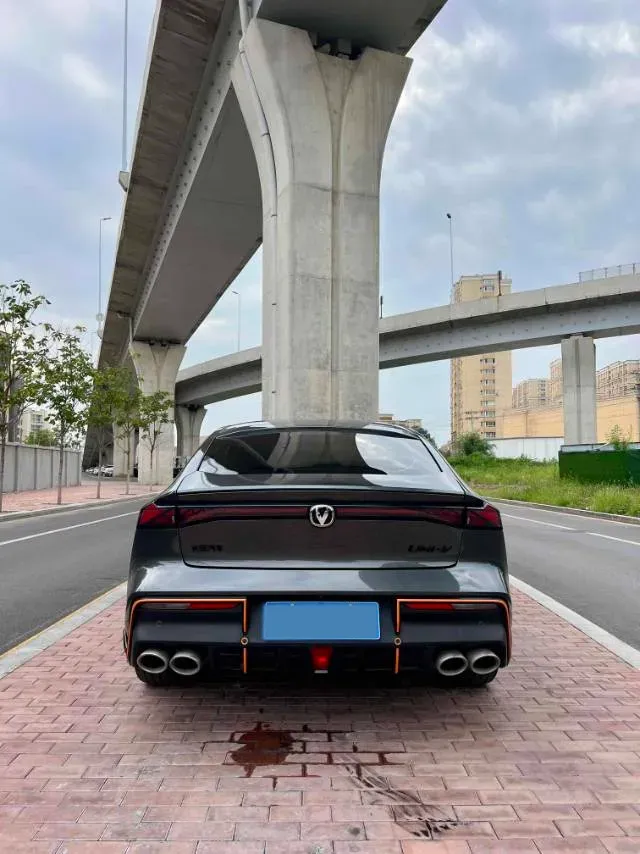 2022 ChangAn UNI-V 2.0T 233HP L4 8AT,autocango,china used car exporter,china ev exporter,chinese used car exporter,chinese used ev exporter