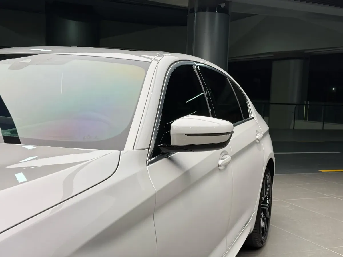 2023 BMW 5 Series 2.0T 245HP L4 8AT,autocango,china used car exporter,china ev exporter,chinese used car exporter,chinese used ev exporter