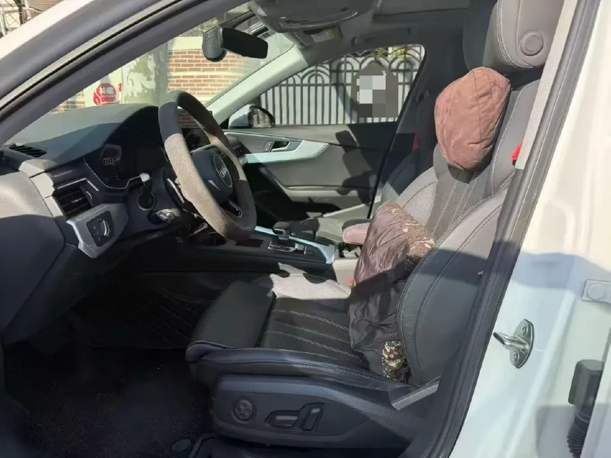 2020 Audi A4L 2.0T 190HP L4 7DCT,autocango,china used car exporter,china ev exporter,chinese used car exporter,chinese used ev exporter