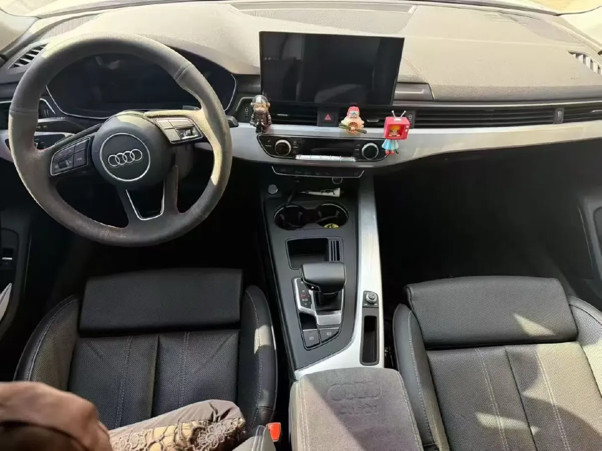 2020 Audi A4L 2.0T 190HP L4 7DCT,autocango,china used car exporter,china ev exporter,chinese used car exporter,chinese used ev exporter
