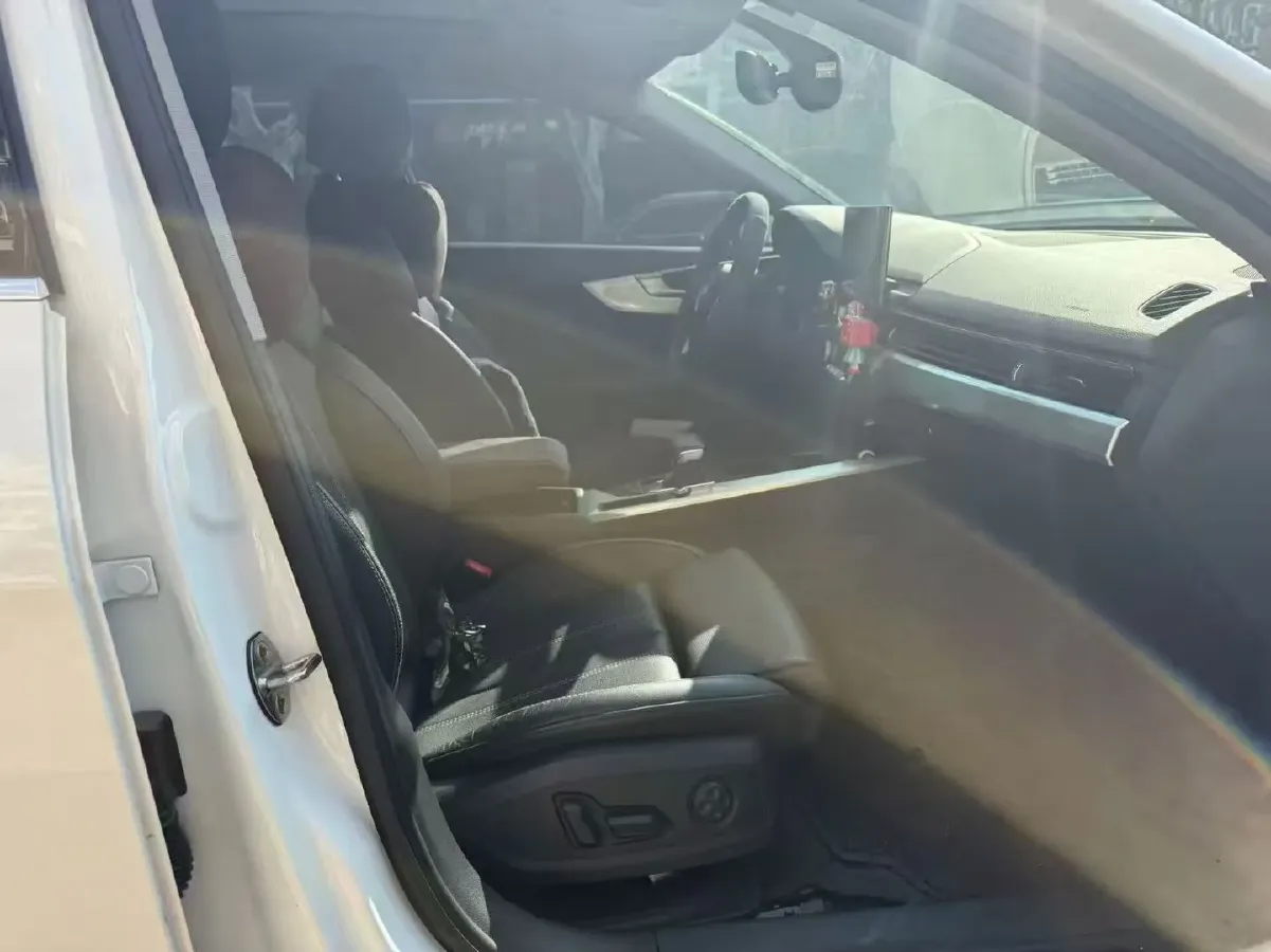 2020 Audi A4L 2.0T 190HP L4 7DCT,autocango,china used car exporter,china ev exporter,chinese used car exporter,chinese used ev exporter